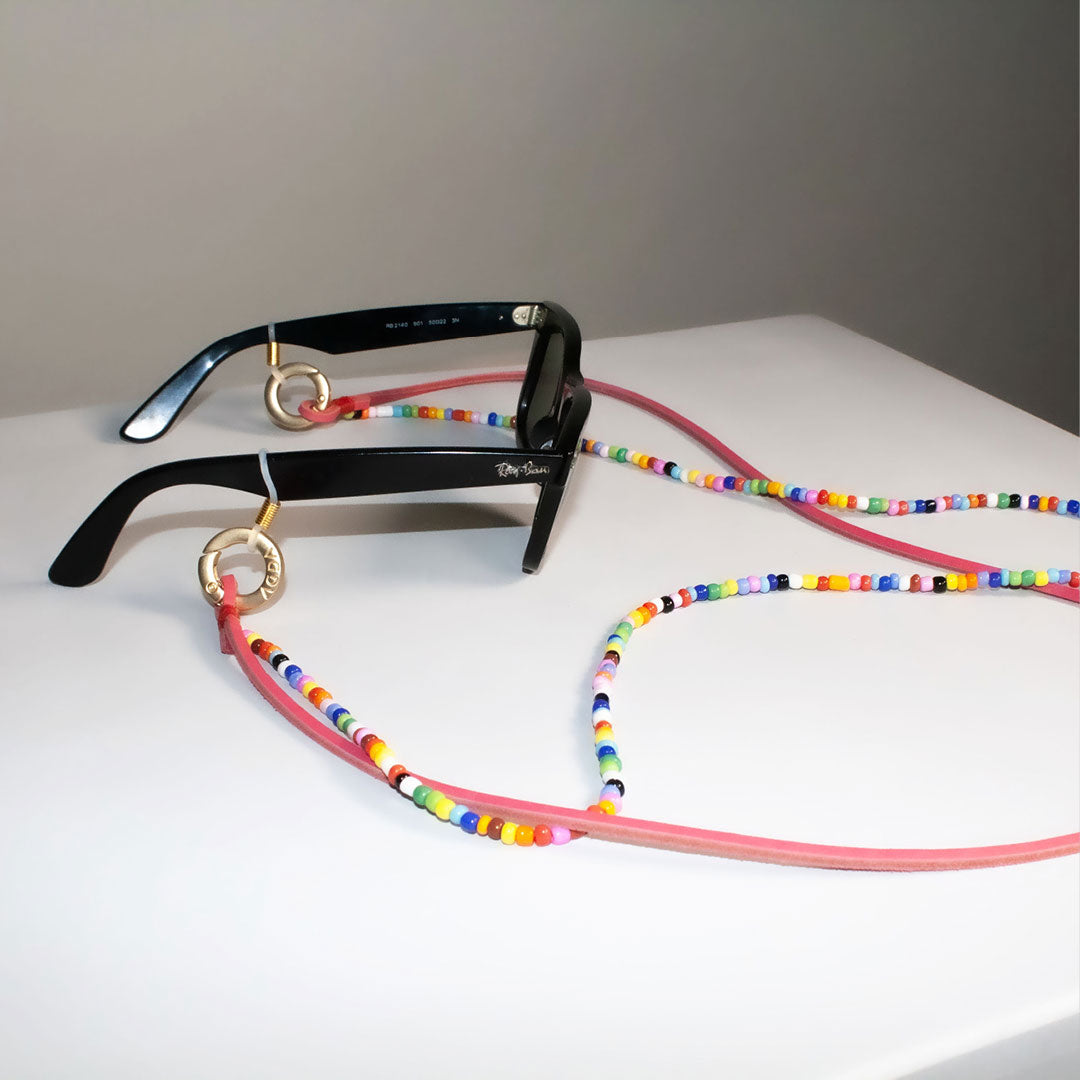 Pinkes Brillenband mit bunten Perlen von AGDA