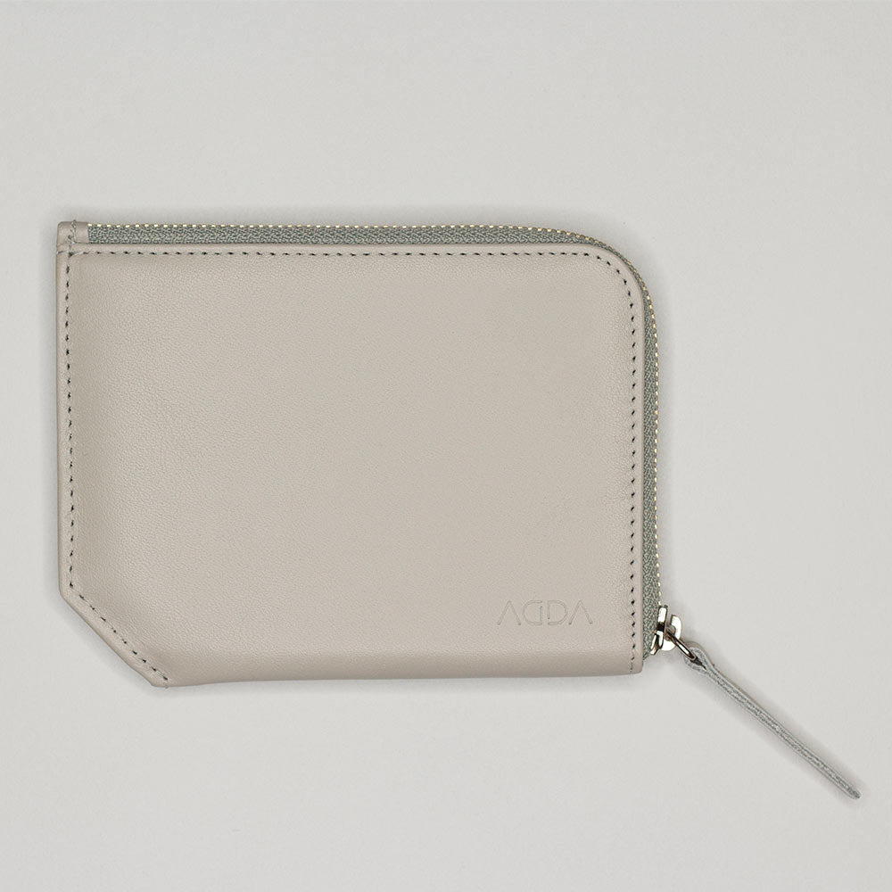 Kleines Portemonnaie in Grau aus hochwertigem Leder.